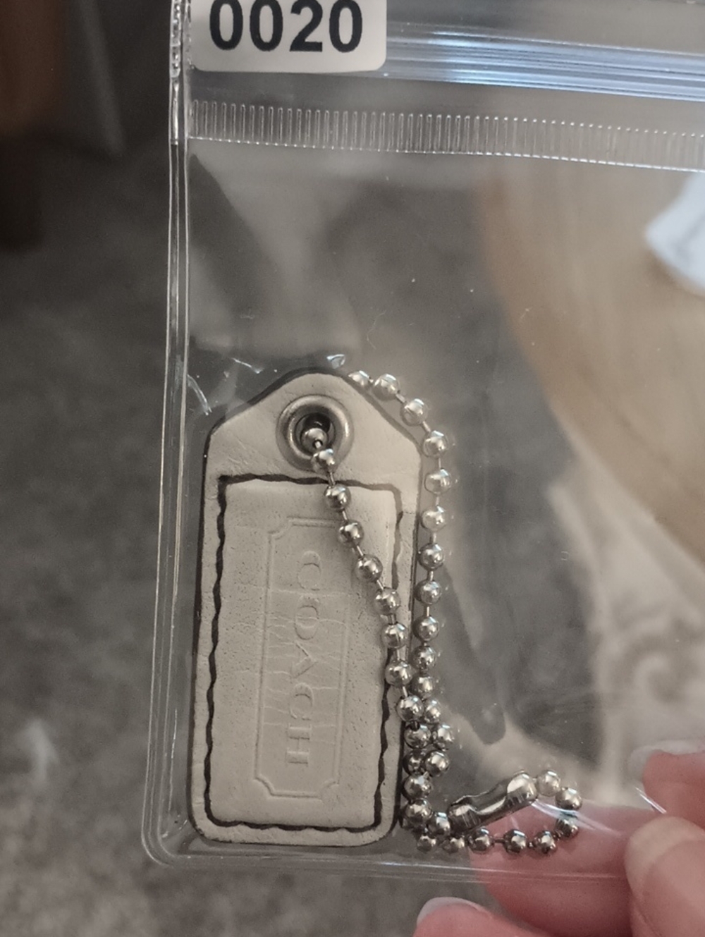 (0020) Coach White Hangtag w Silver Hardware